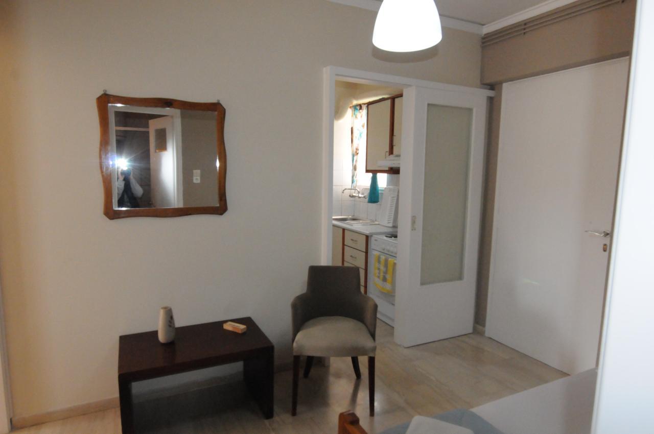 Kinetta Apartments Agioi Apostoloi  Buitenkant foto