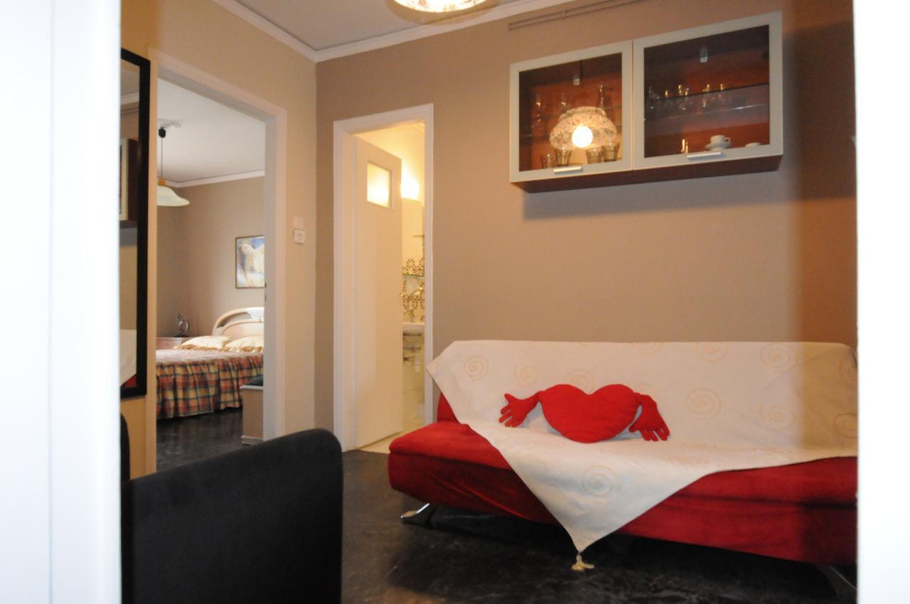 Kinetta Apartments Agioi Apostoloi  Buitenkant foto